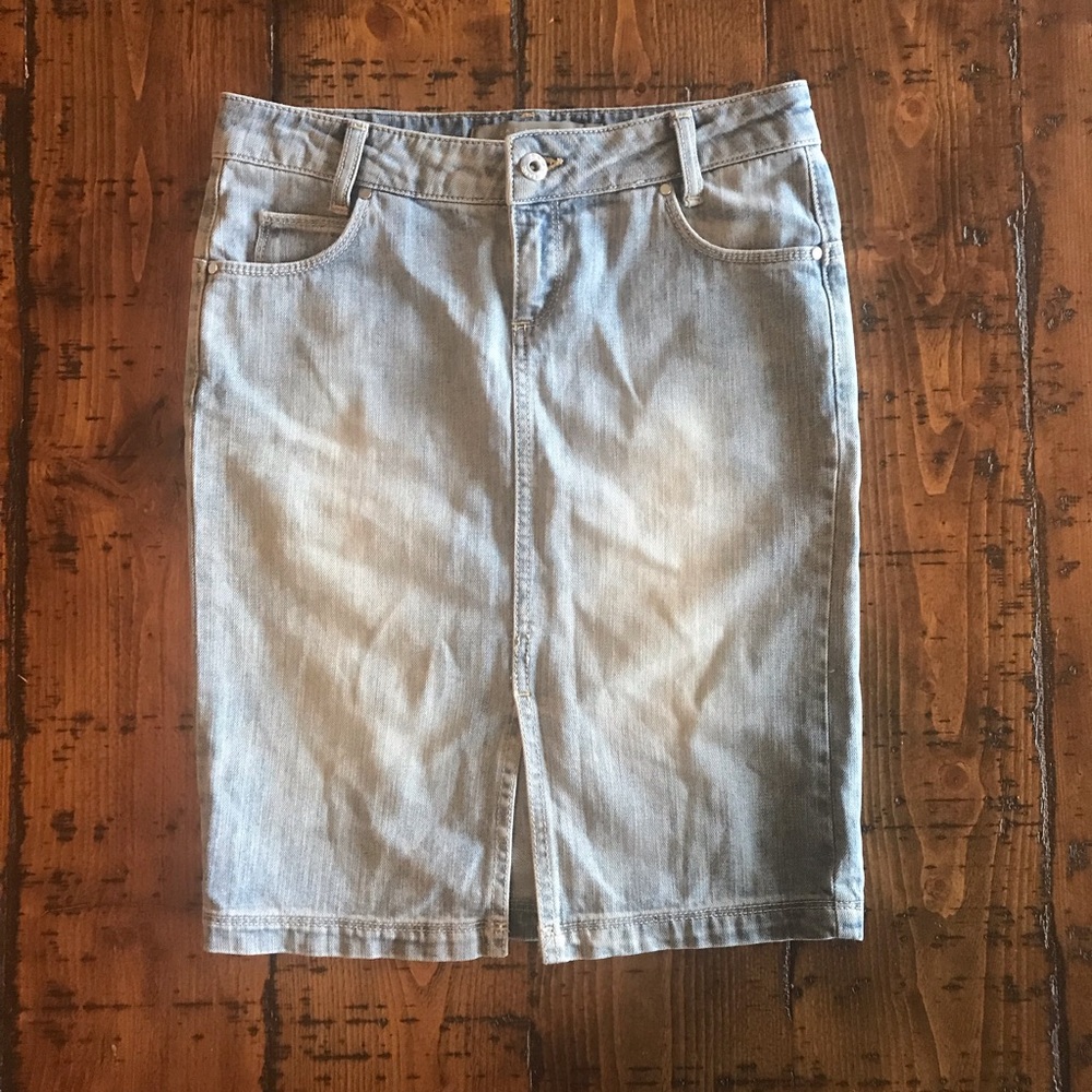 Zara Denim Skirt - Picture 1 of 3
